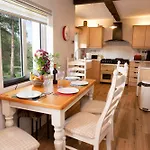 Traditional Cottage With Private Hot Tub In The Heart Of Donegal