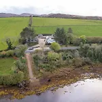 Traditional Cottage With Private Hot Tub In The Heart Of Donegal