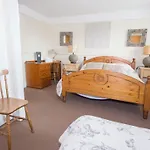 Oaklands Bed And Breakfast