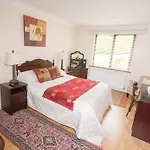Oaklands Bed And Breakfast