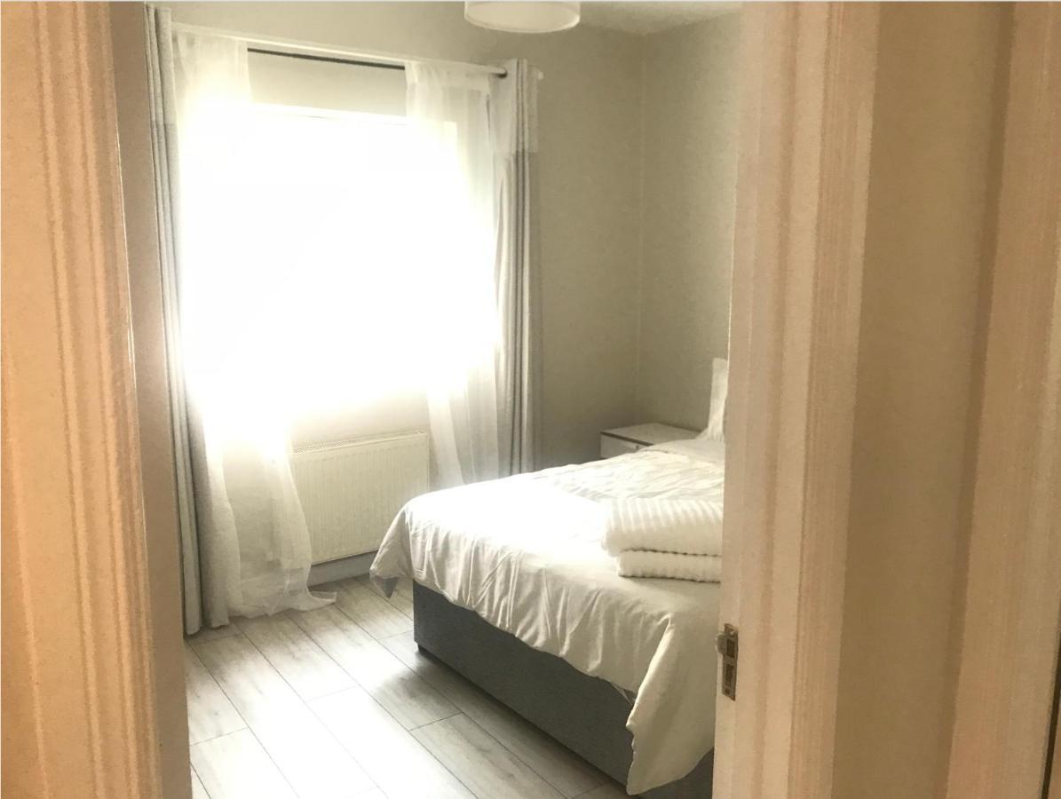 Apartment Three Bedroom Town Centre *