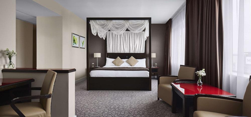 Radisson Blu Hotel, Hotel