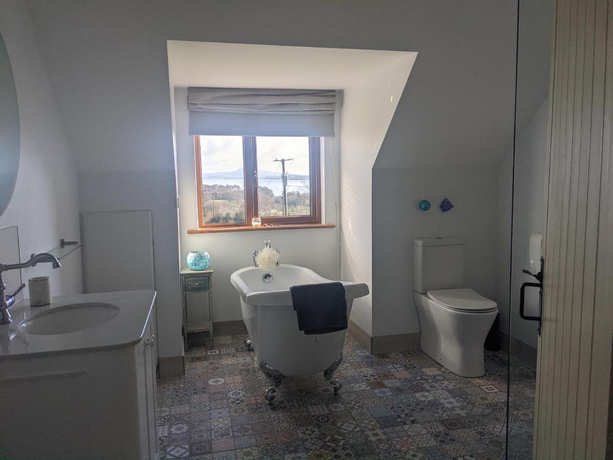 Bedroom With Private Bathroom And Stunning Views In Beautiful Homestay *