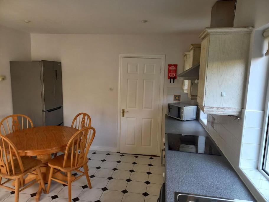 Large 4bed Available Long-term In Villa