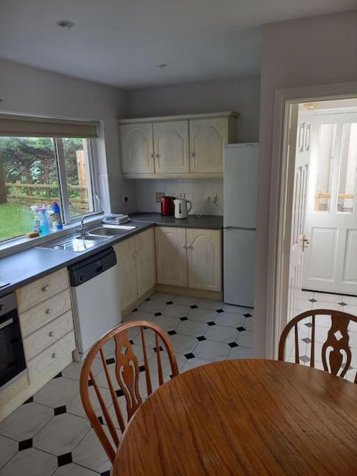 Large 4bed Available Long-term In Villa Letterkenny