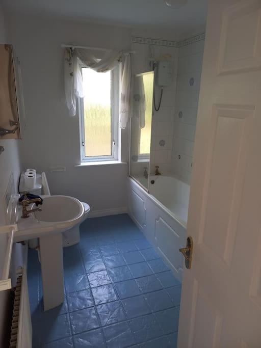 Villa Large 4bed Available Long-term In *