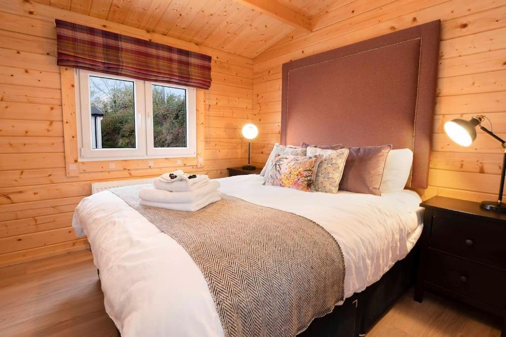 Luxury Log With Private Hot Tub & Sea Views Letterkenny