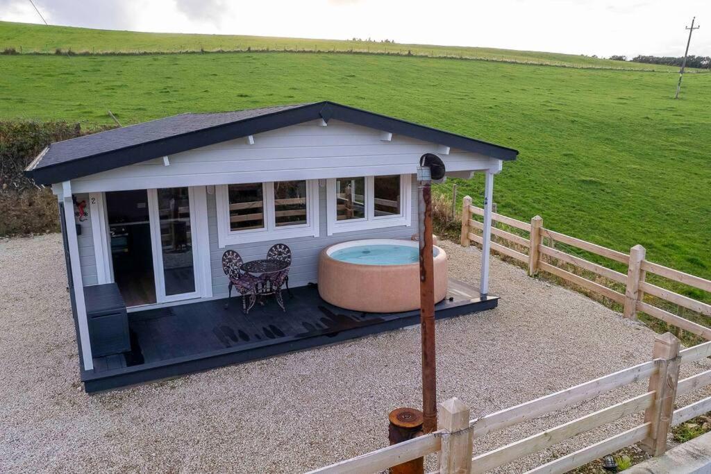 Apartment Luxury Log With Private Hot Tub & Sea Views *