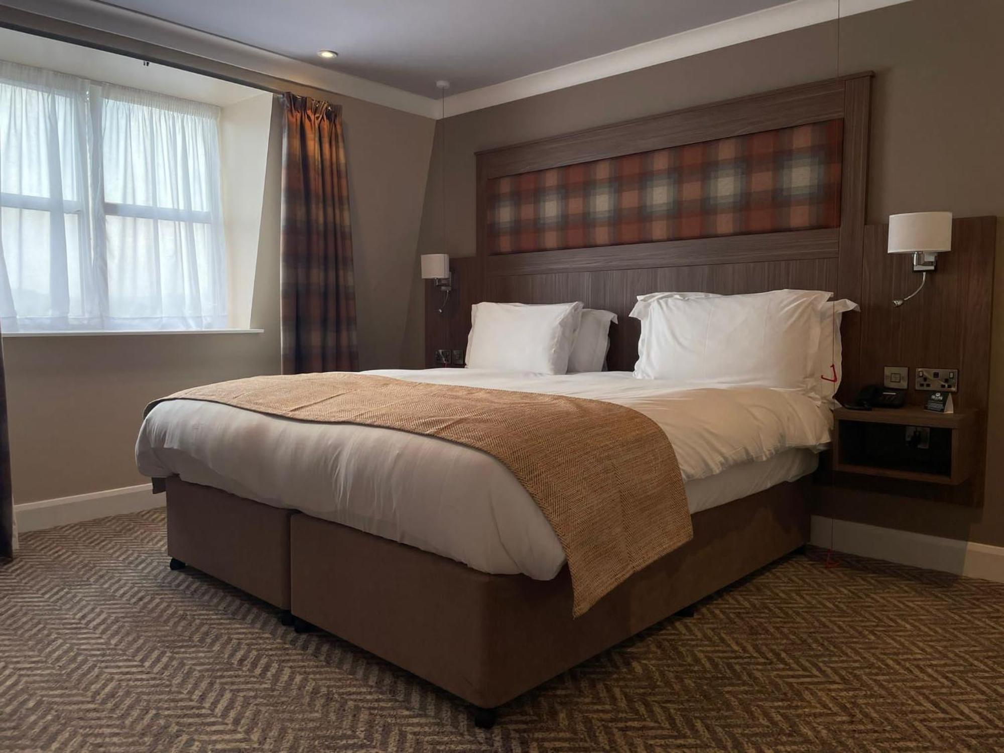 Dillon's Hotel