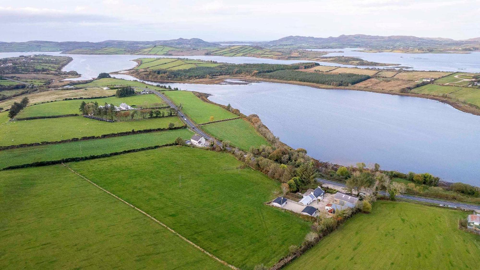Traditional With Private Hot Tub In The Heart Of Donegal