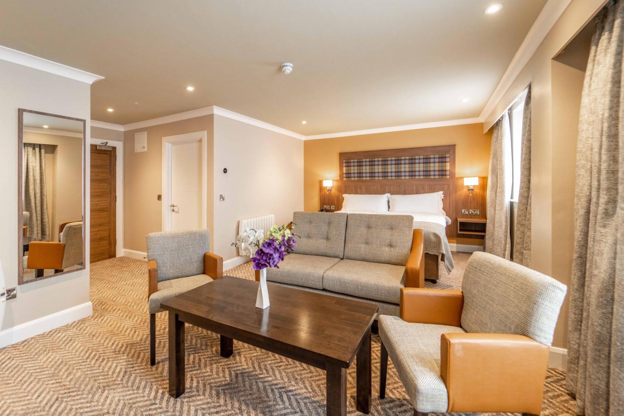 Dillon's Hotel 4*
