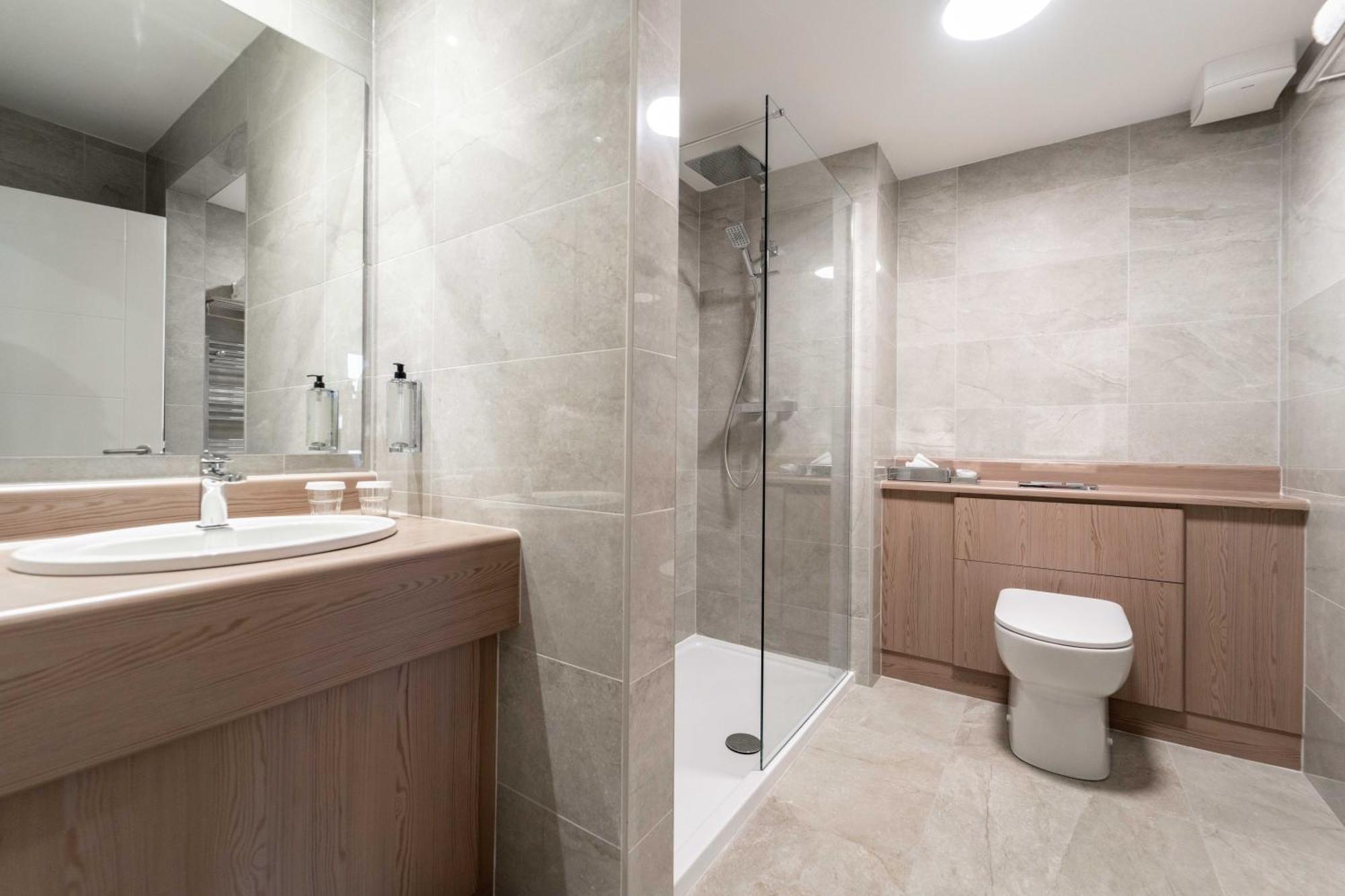 Dillon's Hotel 4*