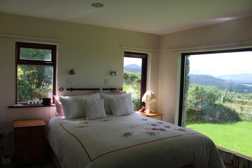 Private Thatched - With Views Holiday home