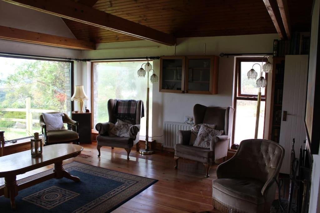 Private Thatched - With Views Holiday home