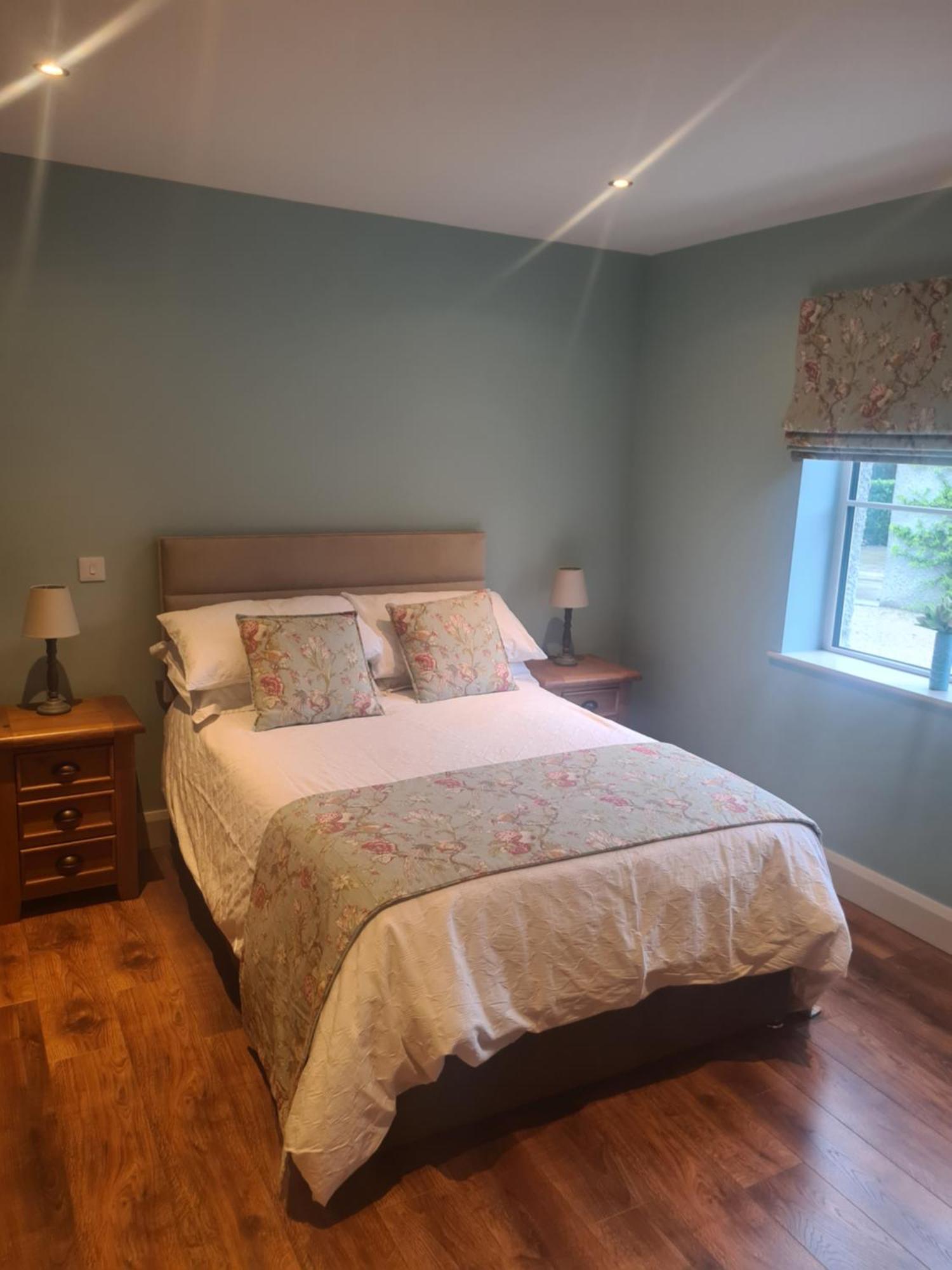 Holly Apartment