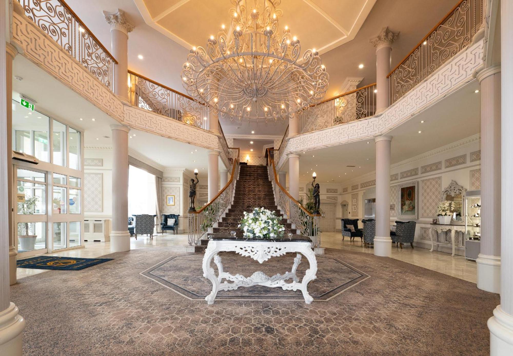 Clanree & Leisure Centre Hotel