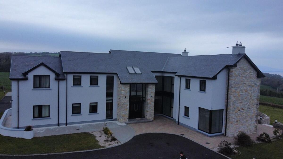 Serene Luxurious Retreat With Sea Views, Entire Holiday home *