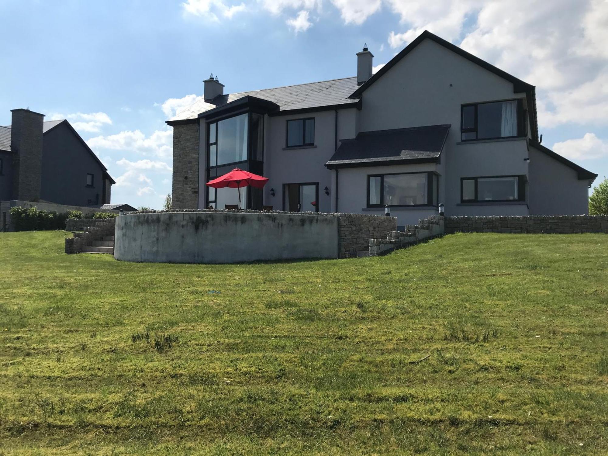 Serene Luxurious Retreat With Sea Views, Entire *