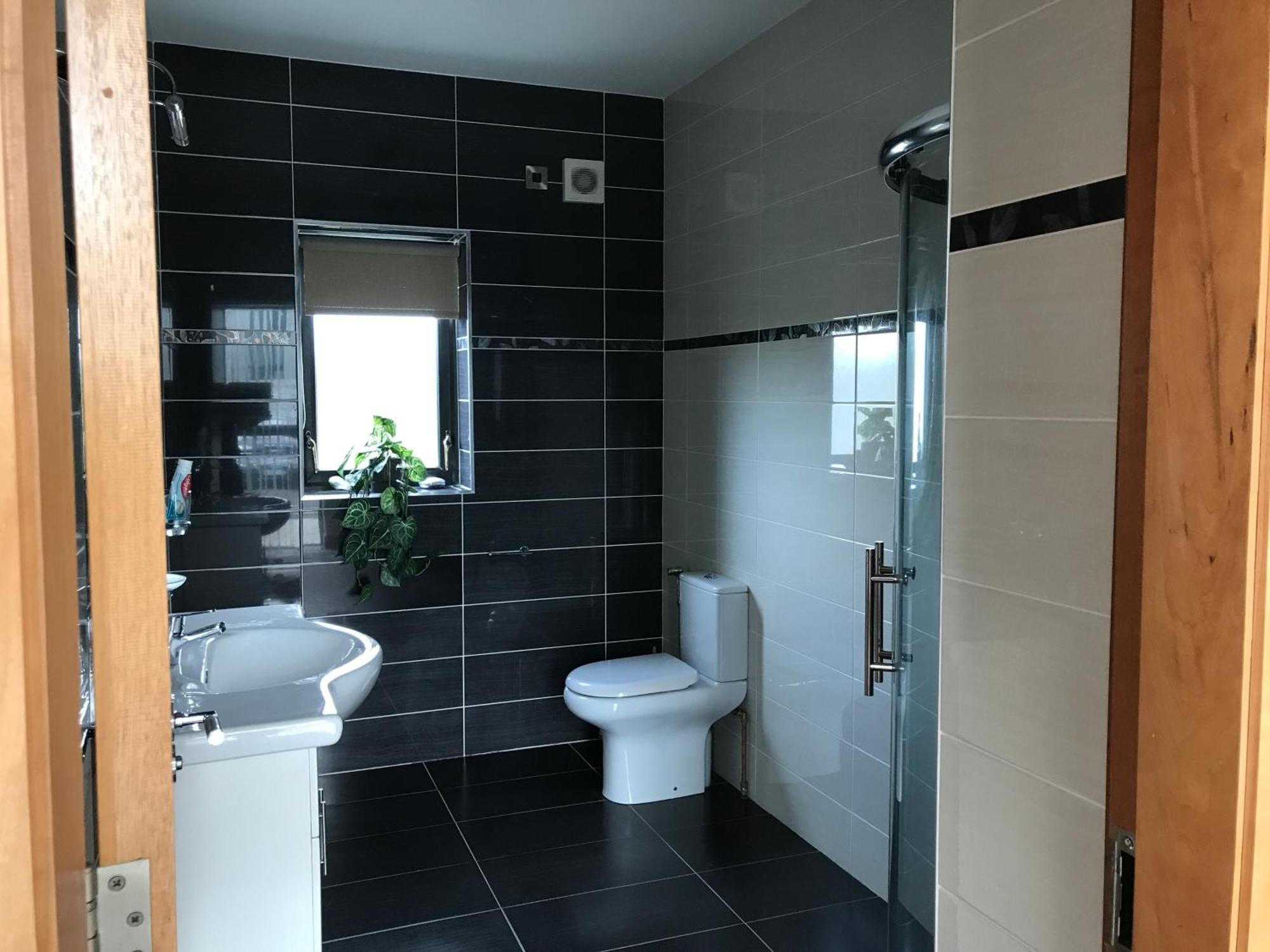 Serene Luxurious Retreat With Sea Views, Entire Holiday home *