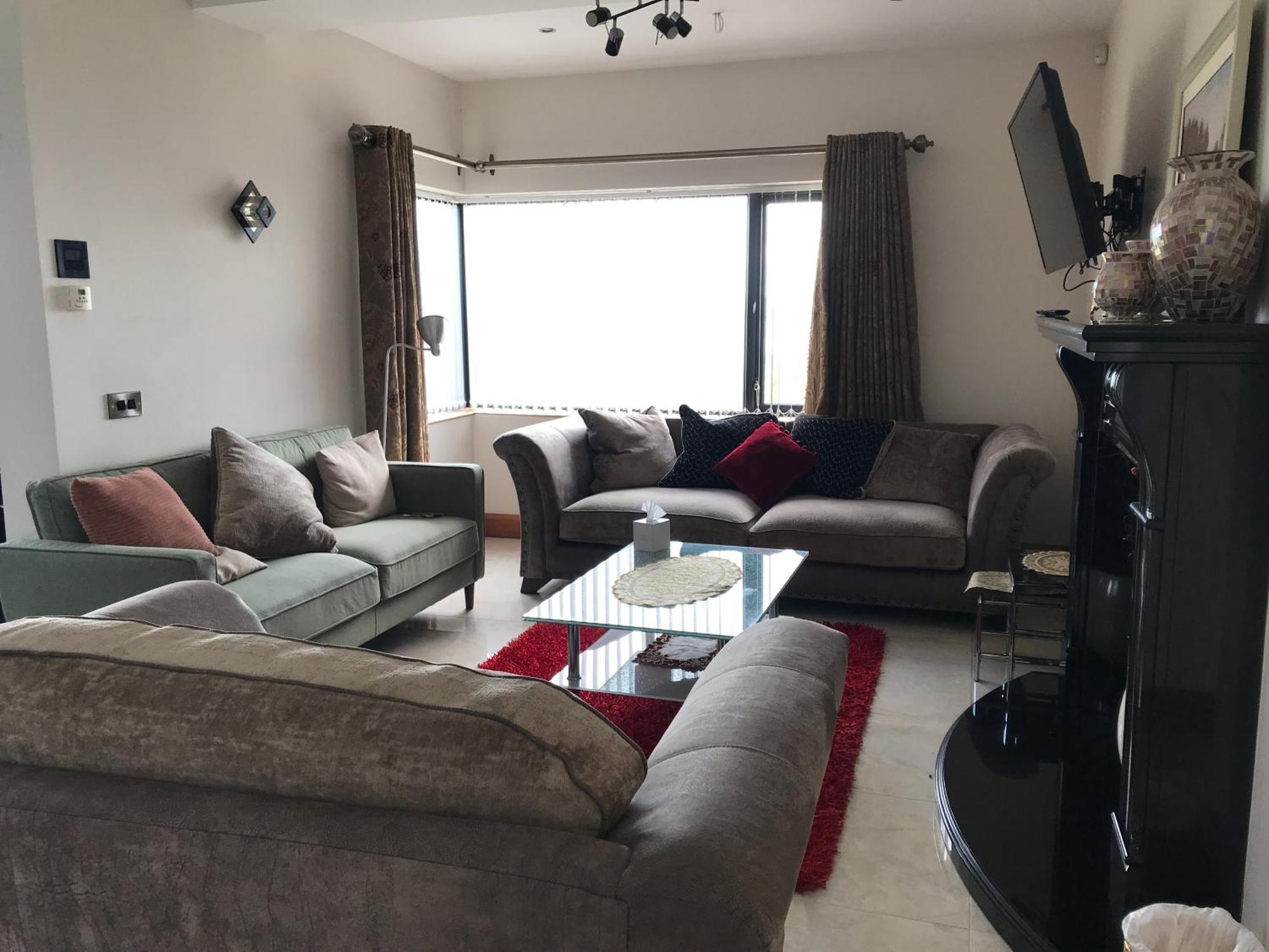 Holiday home Serene Luxurious Retreat With Sea Views, Entire *
