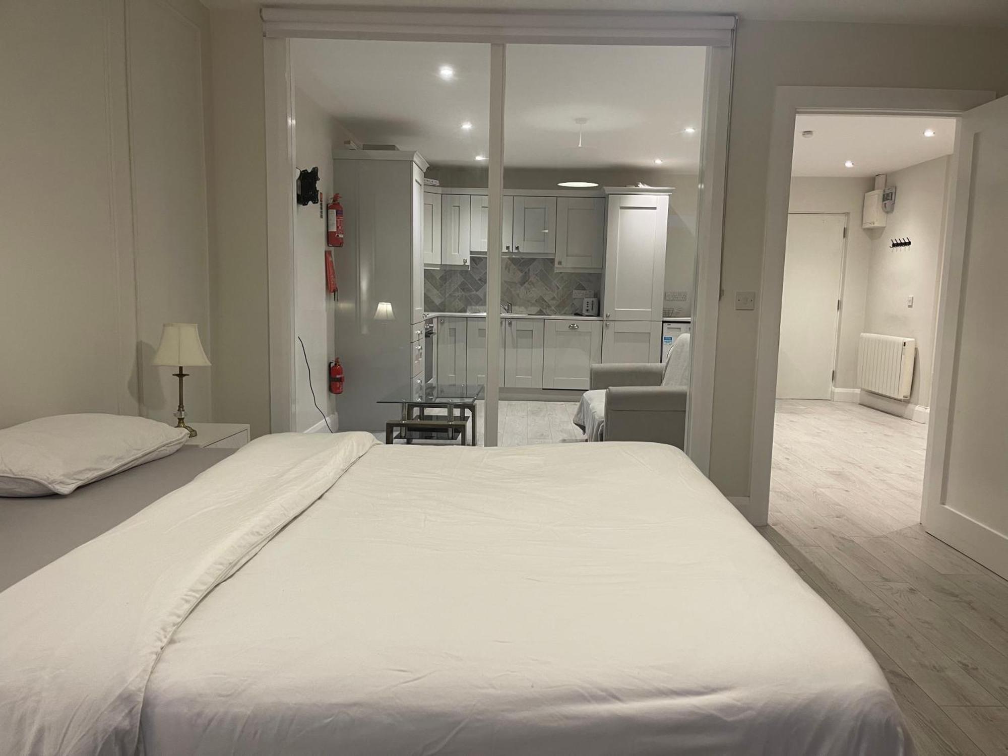 Starlight Apartments, 6 *