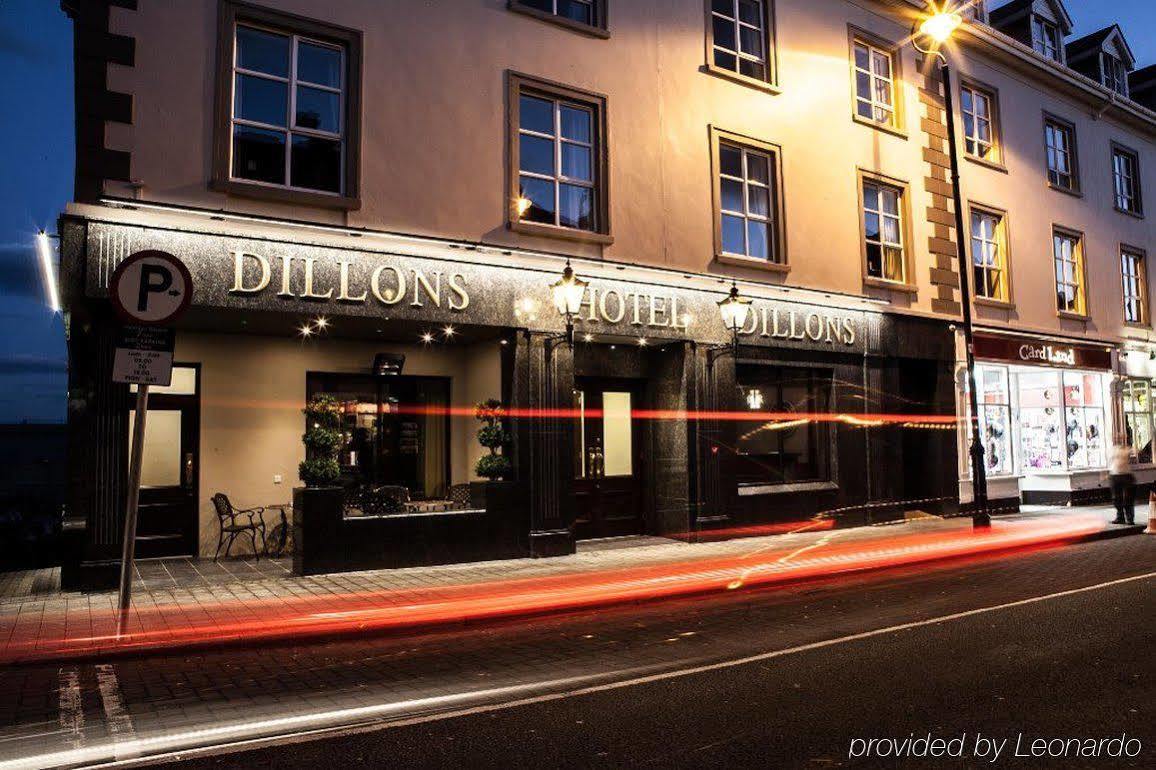 Dillon's 4*
