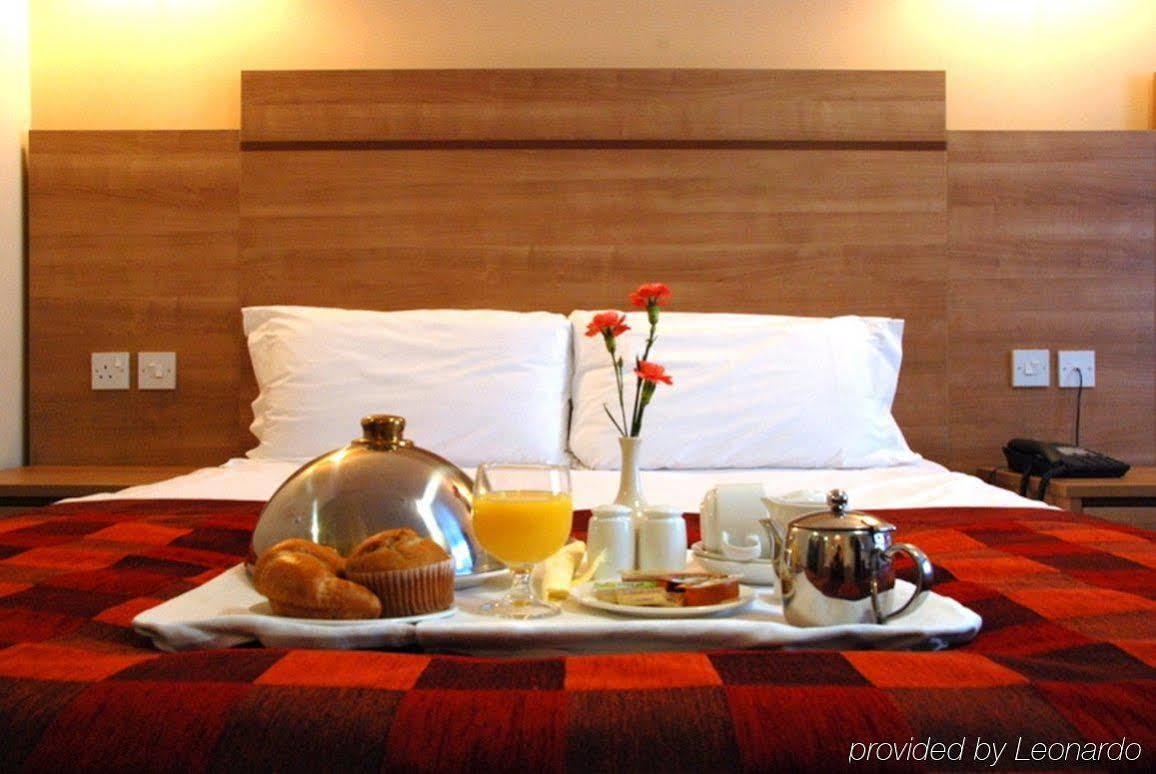 Dillon's Hotel 4*